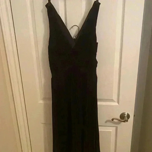 Jones New York Dresses & Skirts - Jones New York 100% Silk Black Formal Dress Size 10